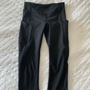 Lululemon 21 in crop leggings with pockets/ zipper